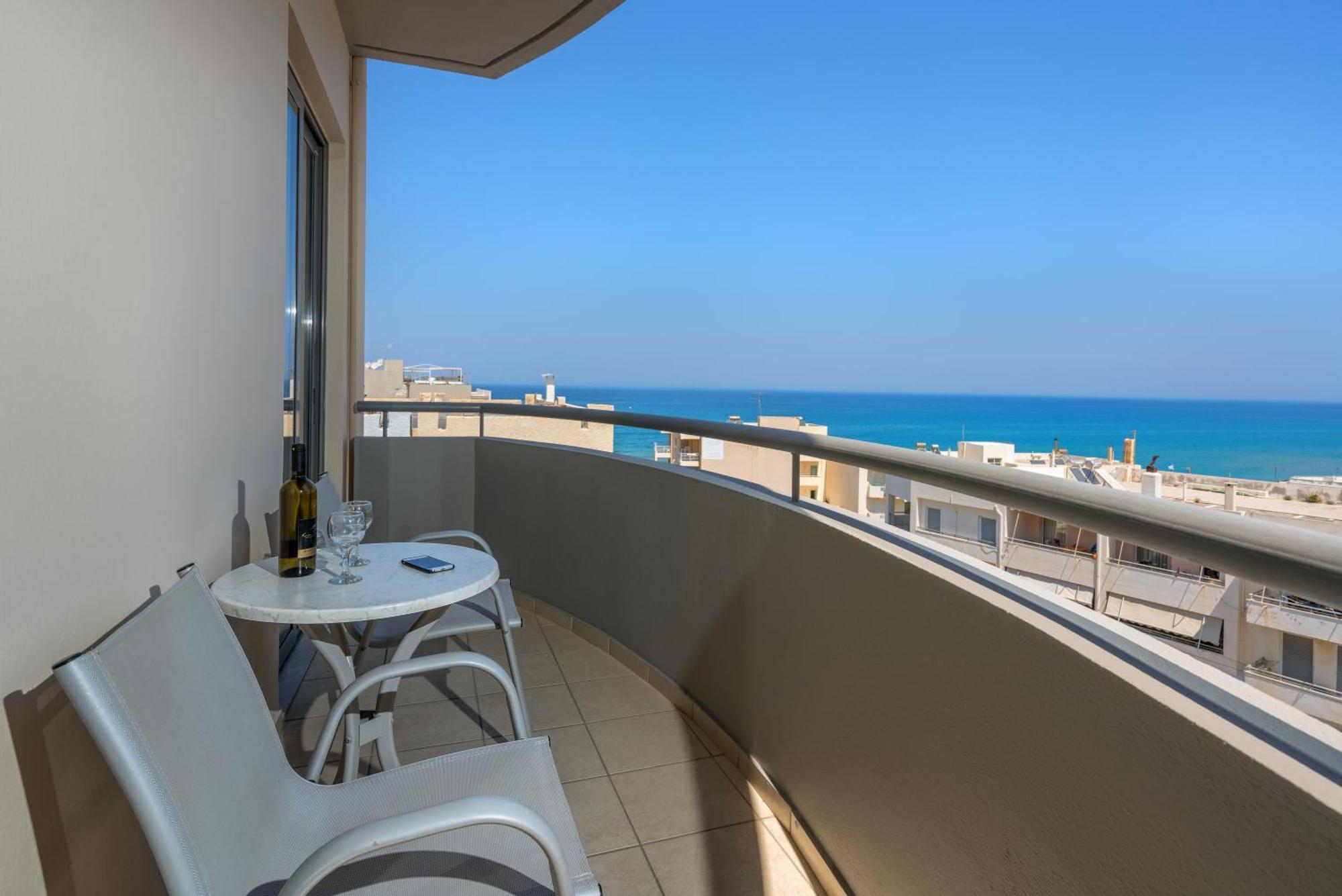 Lefkoniko Beach & Icarus Suite Apts 레팀노 외부 사진