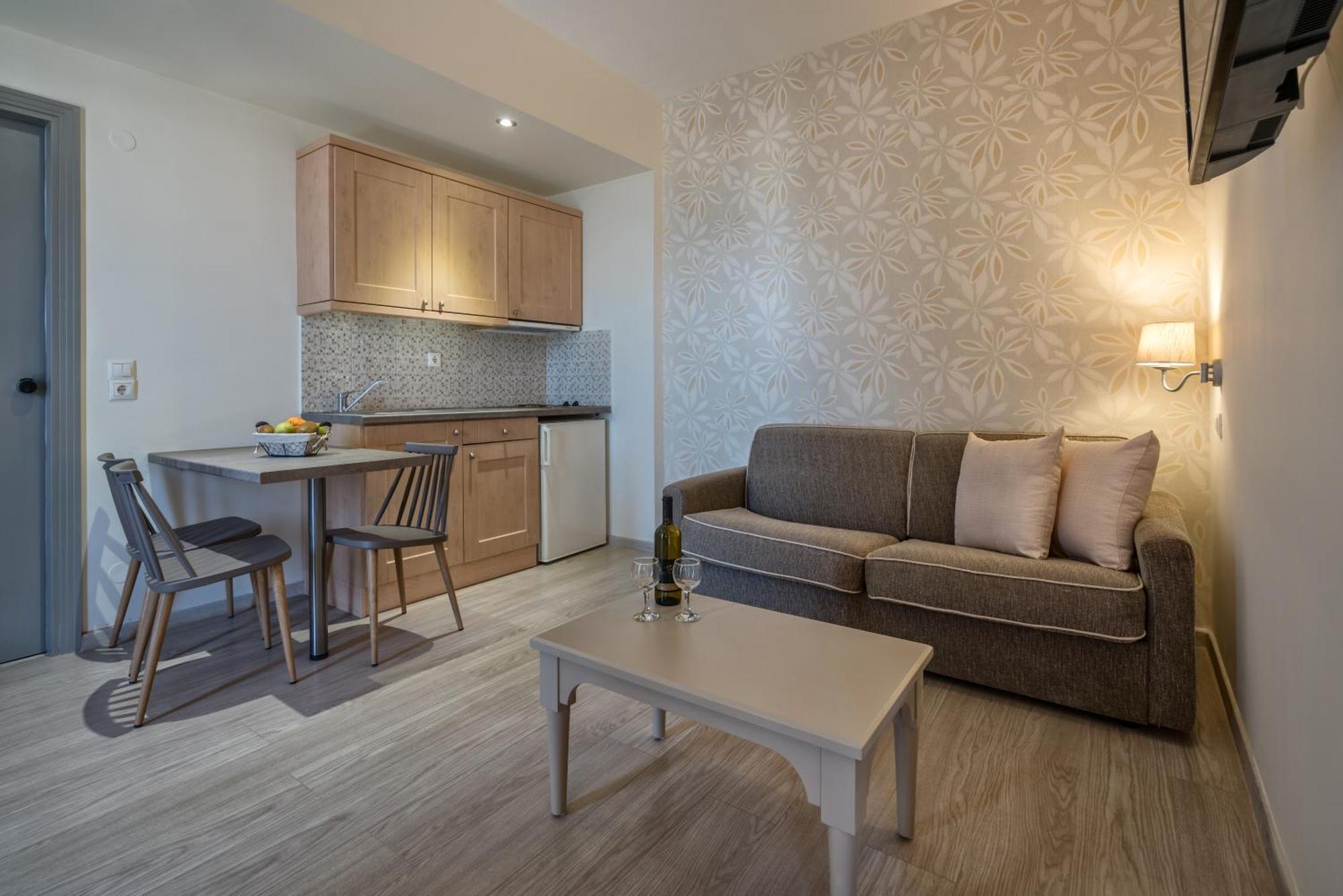 Lefkoniko Beach & Icarus Suite Apts 레팀노 외부 사진