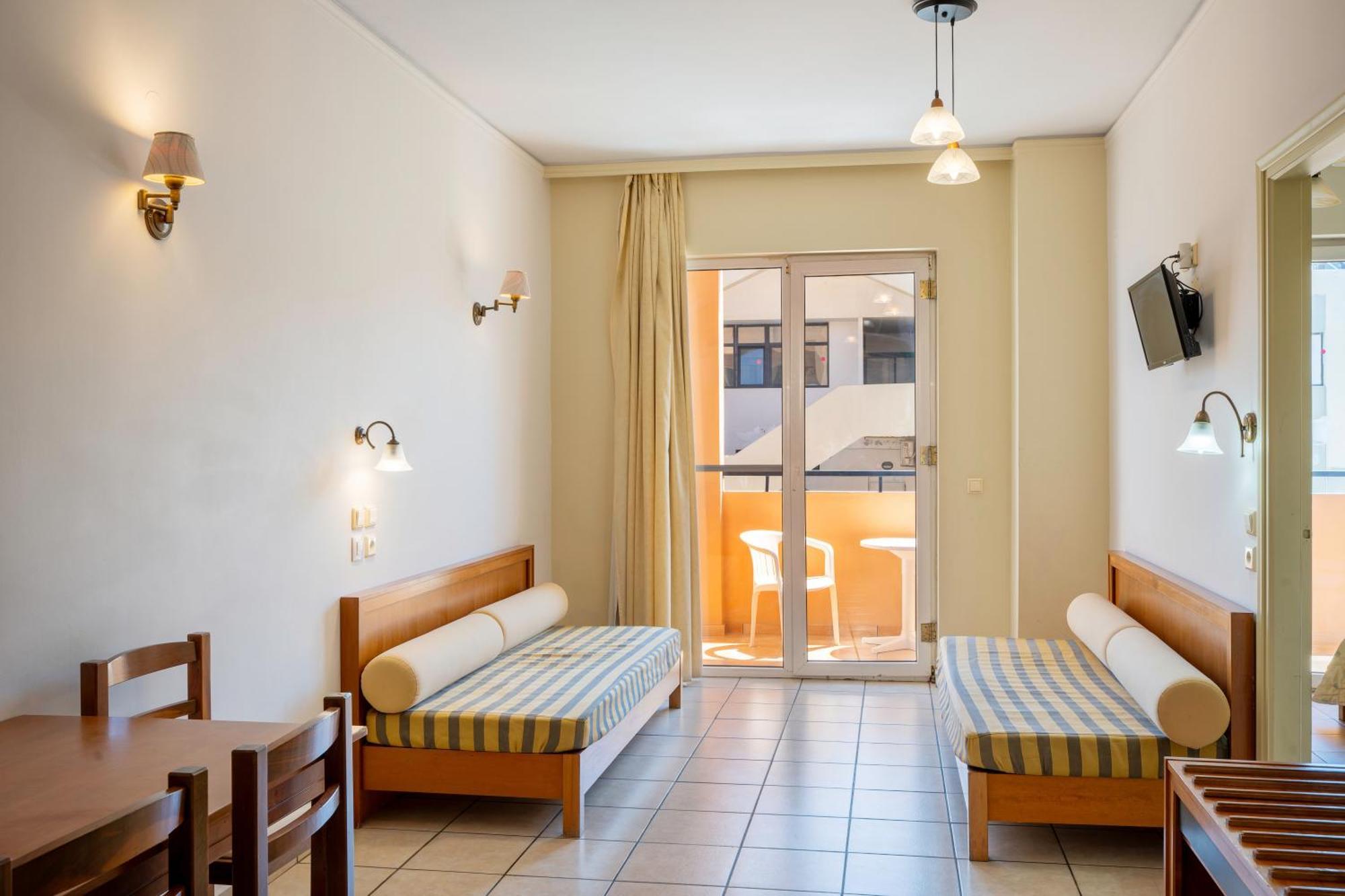 Lefkoniko Beach & Icarus Suite Apts 레팀노 외부 사진