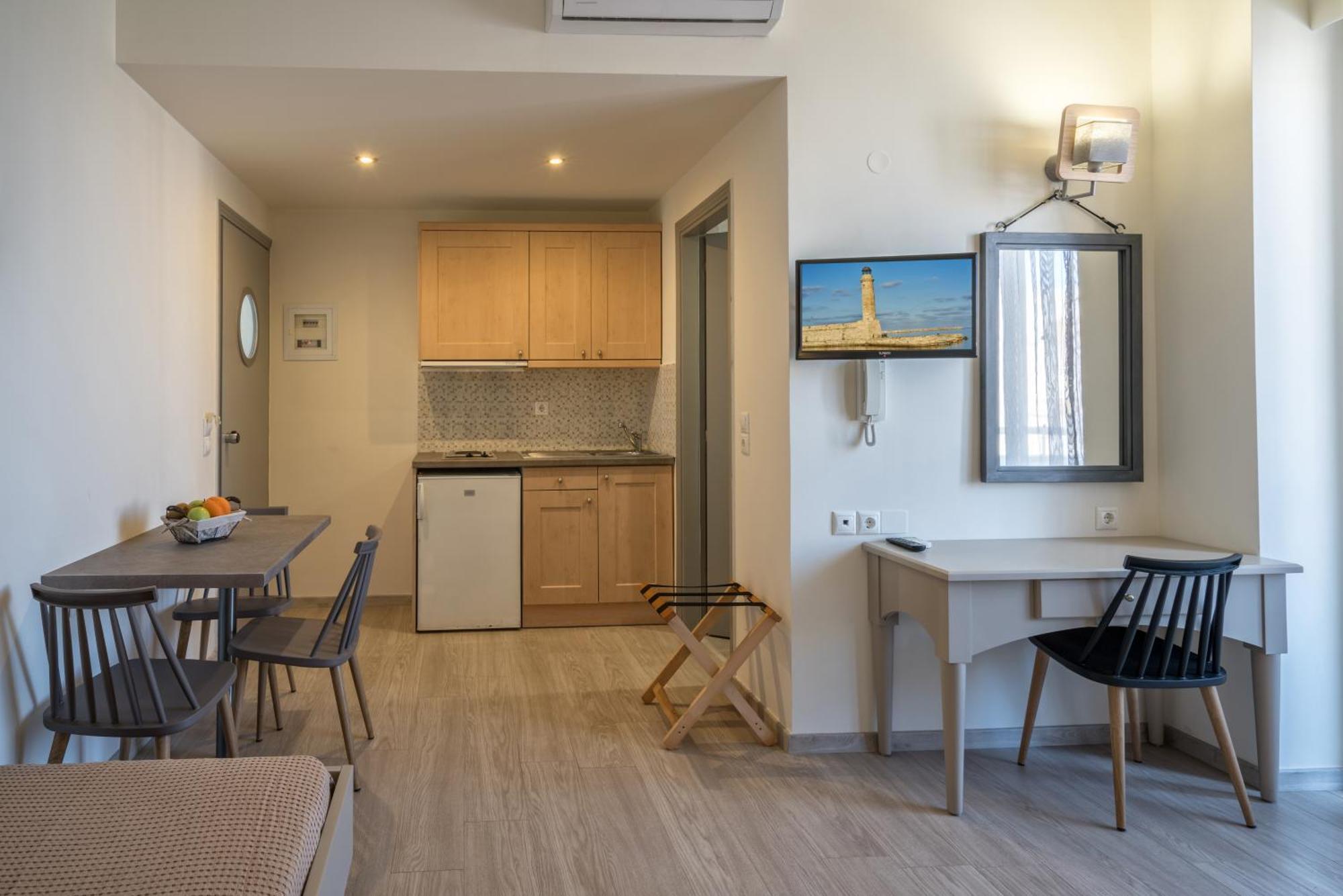 Lefkoniko Beach & Icarus Suite Apts 레팀노 외부 사진