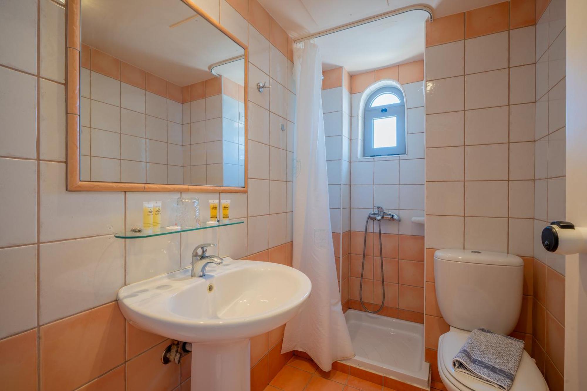 Lefkoniko Beach & Icarus Suite Apts 레팀노 외부 사진